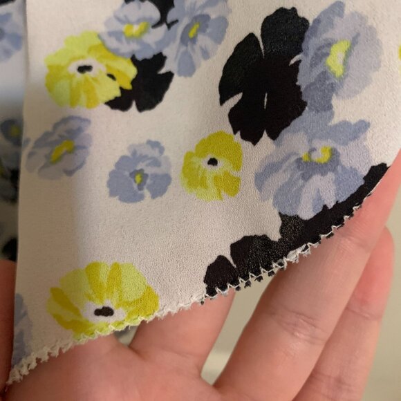 Ann Taylor Flutter Short Sleeve Top EUC - Picture 4 of 4